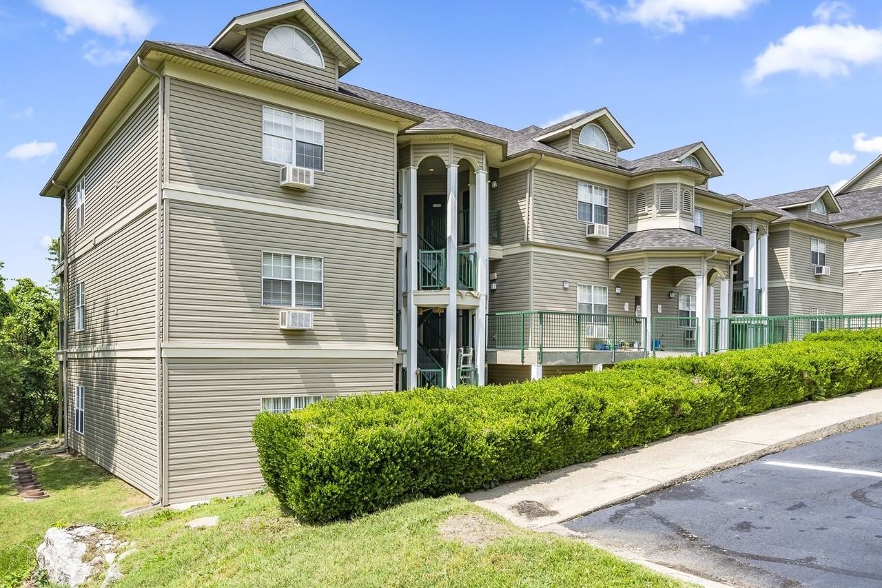 813 Holiday Rdg #1 - Photo 2 of 32