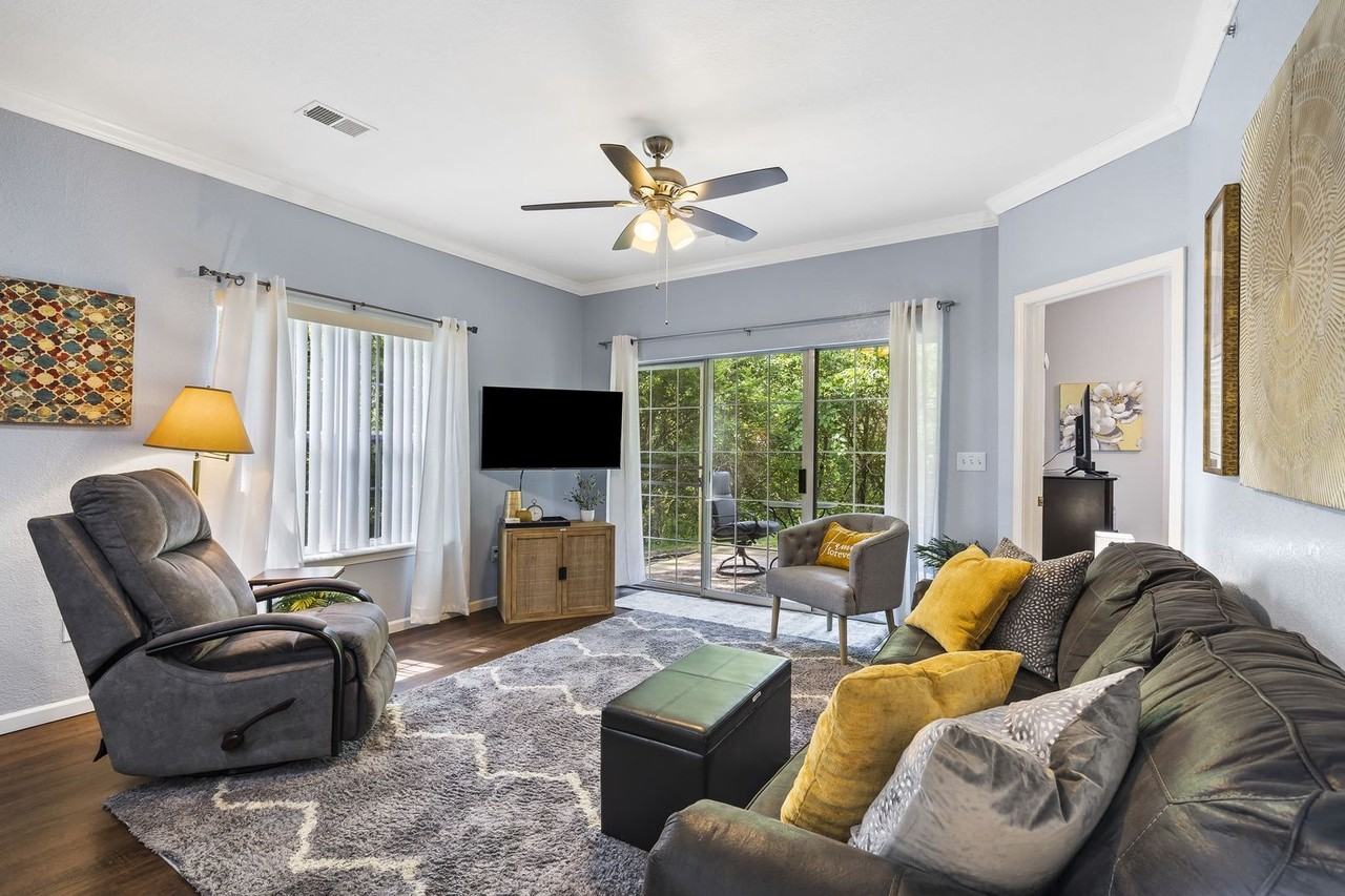 813 Holiday Rdg #1 - Photo 3 of 32