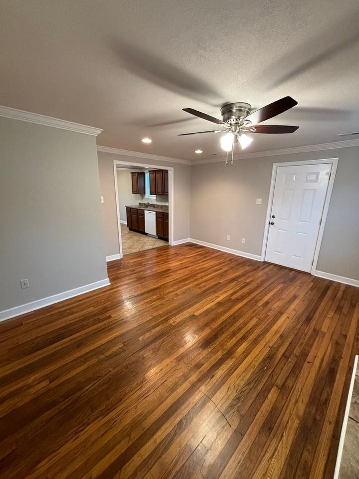 1752 Dalton St - Photo 3 of 15