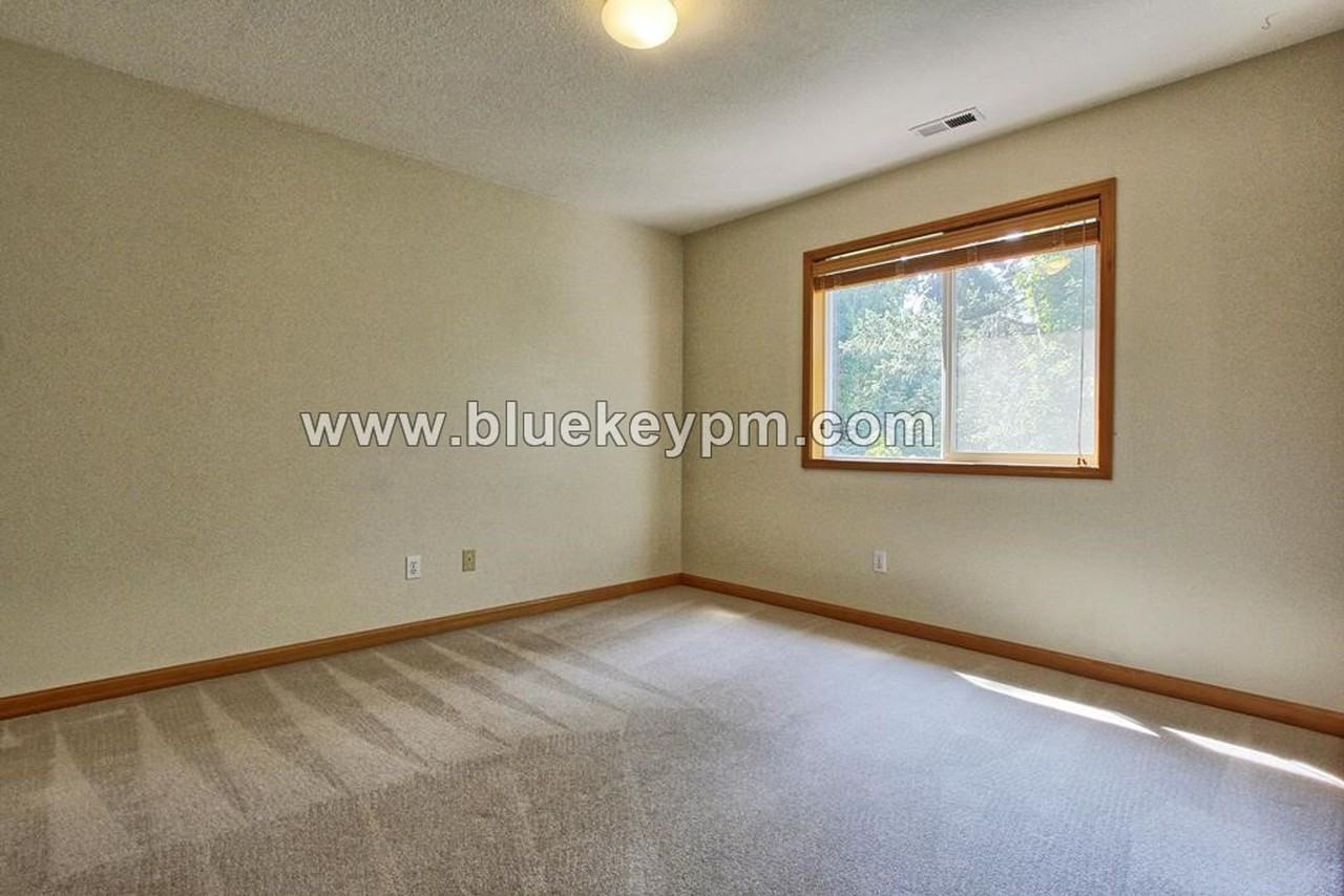 11533 Sw 27th Ave - Photo 3 of 32