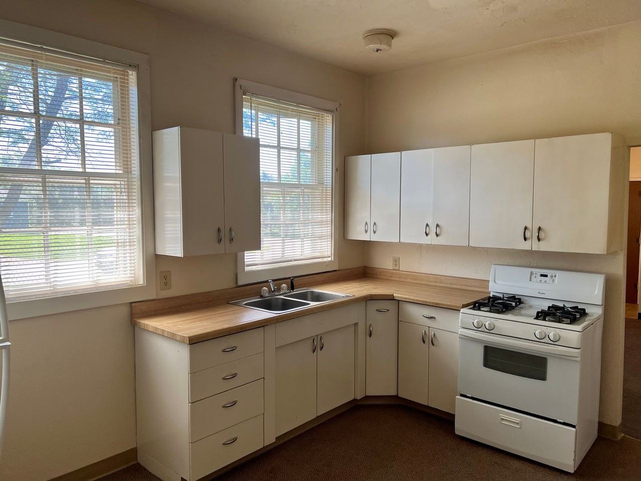 Cliff Ave Apartments - Photo 2 of 5