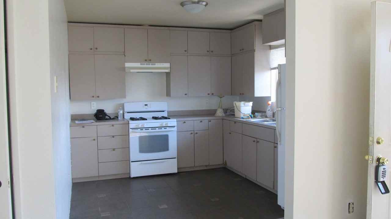 1147 11th St - Photo 3 of 4