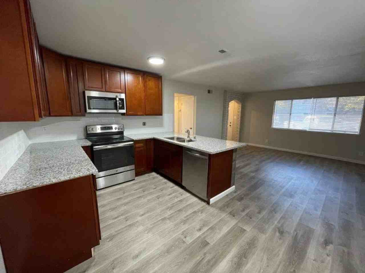 5552 Keoncrest Cir - Photo 2 of 17