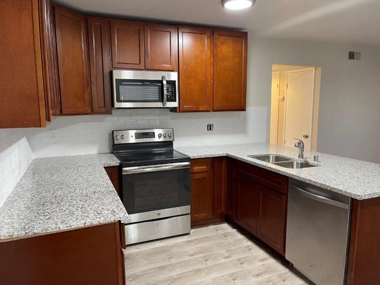 5552 Keoncrest Cir - Photo 3 of 17