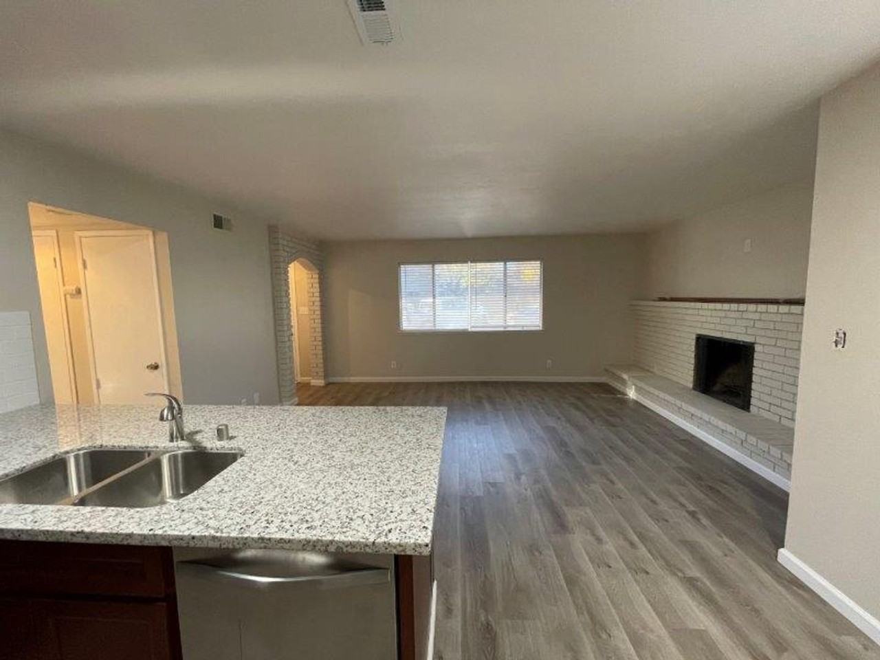 5552 Keoncrest Cir - Photo 5 of 17