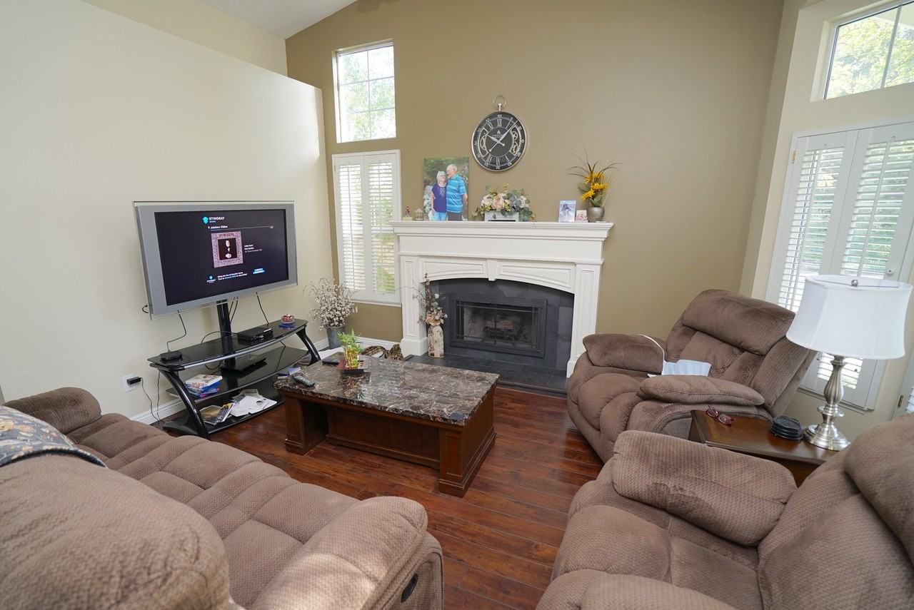 23301 Preston Way - Photo 2 of 12