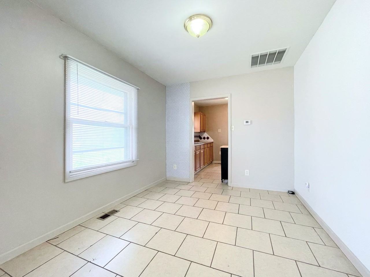 815 E 8th Ave - Photo 4 of 11