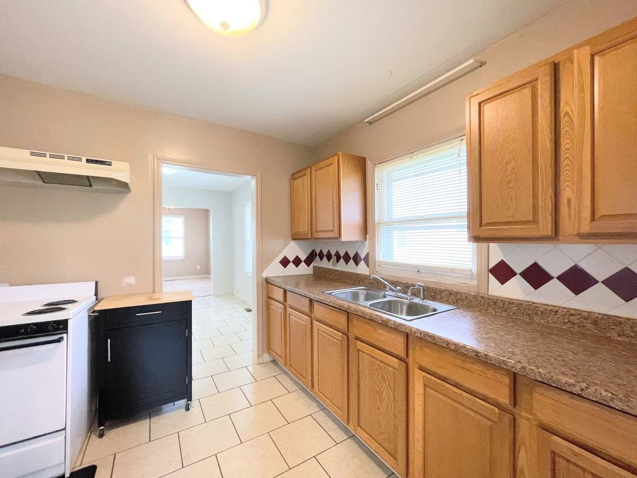 815 E 8th Ave - Photo 6 of 11