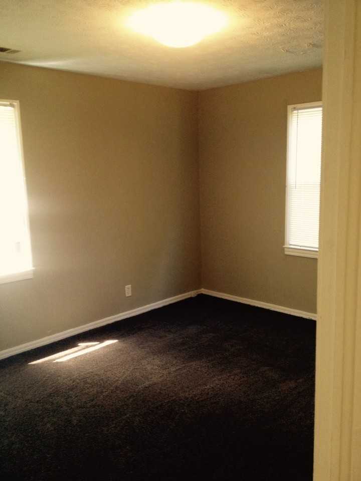 4254 Fort St - Photo 6 of 10