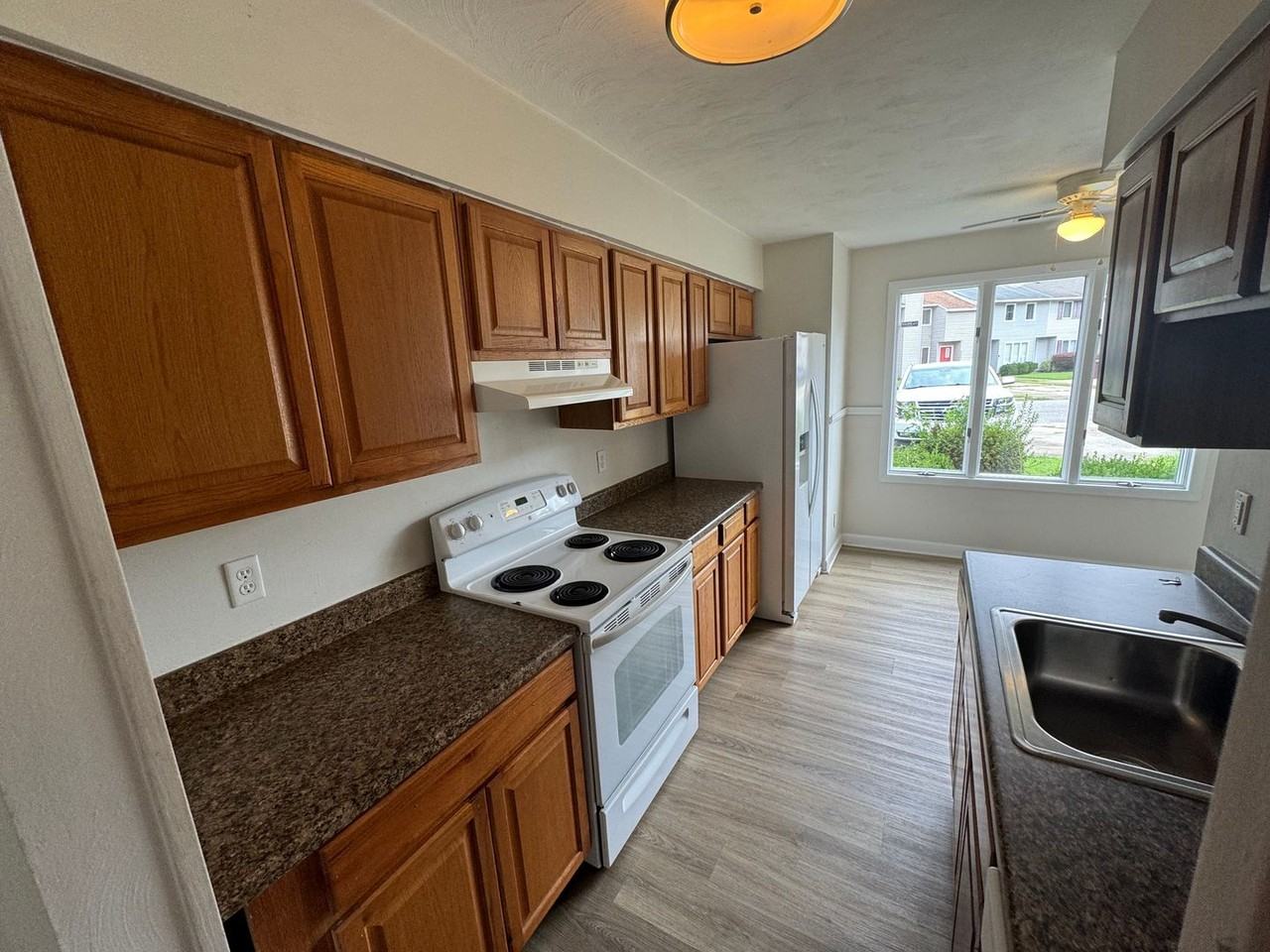 3446 Bruin Dr - Photo 4 of 13
