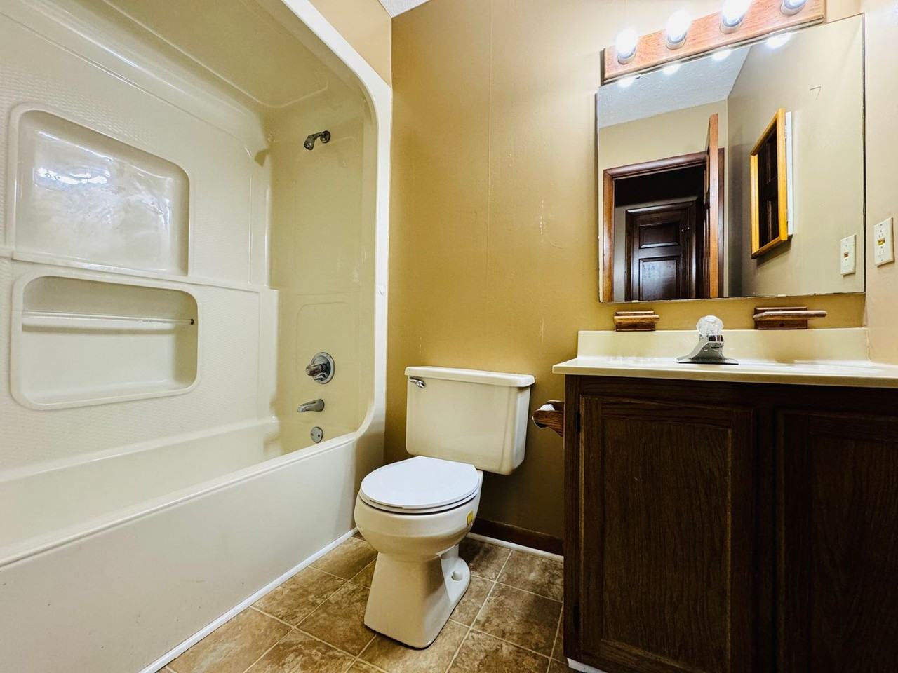 210 Tiverton St - Photo 3 of 12