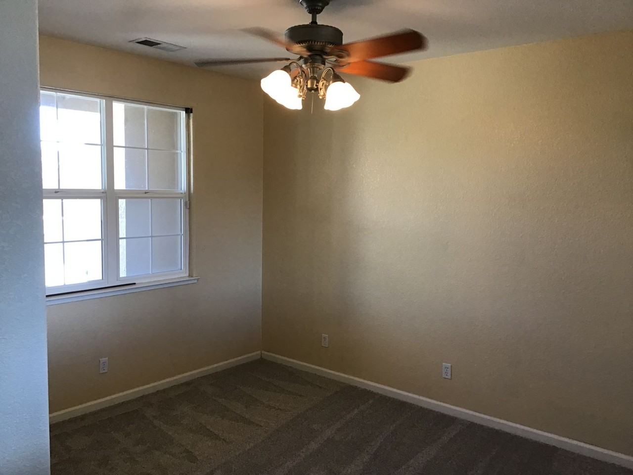 105 Creekside Dr - Photo 2 of 20