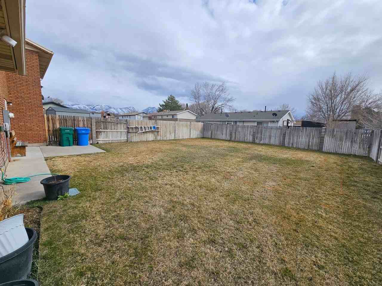 1033 W 720 N - Photo 2 of 11