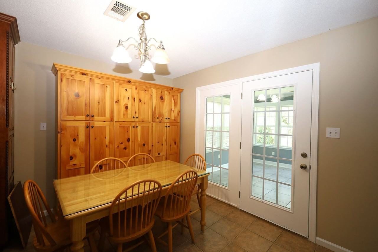 413 Bryson Cir - Photo 3 of 10