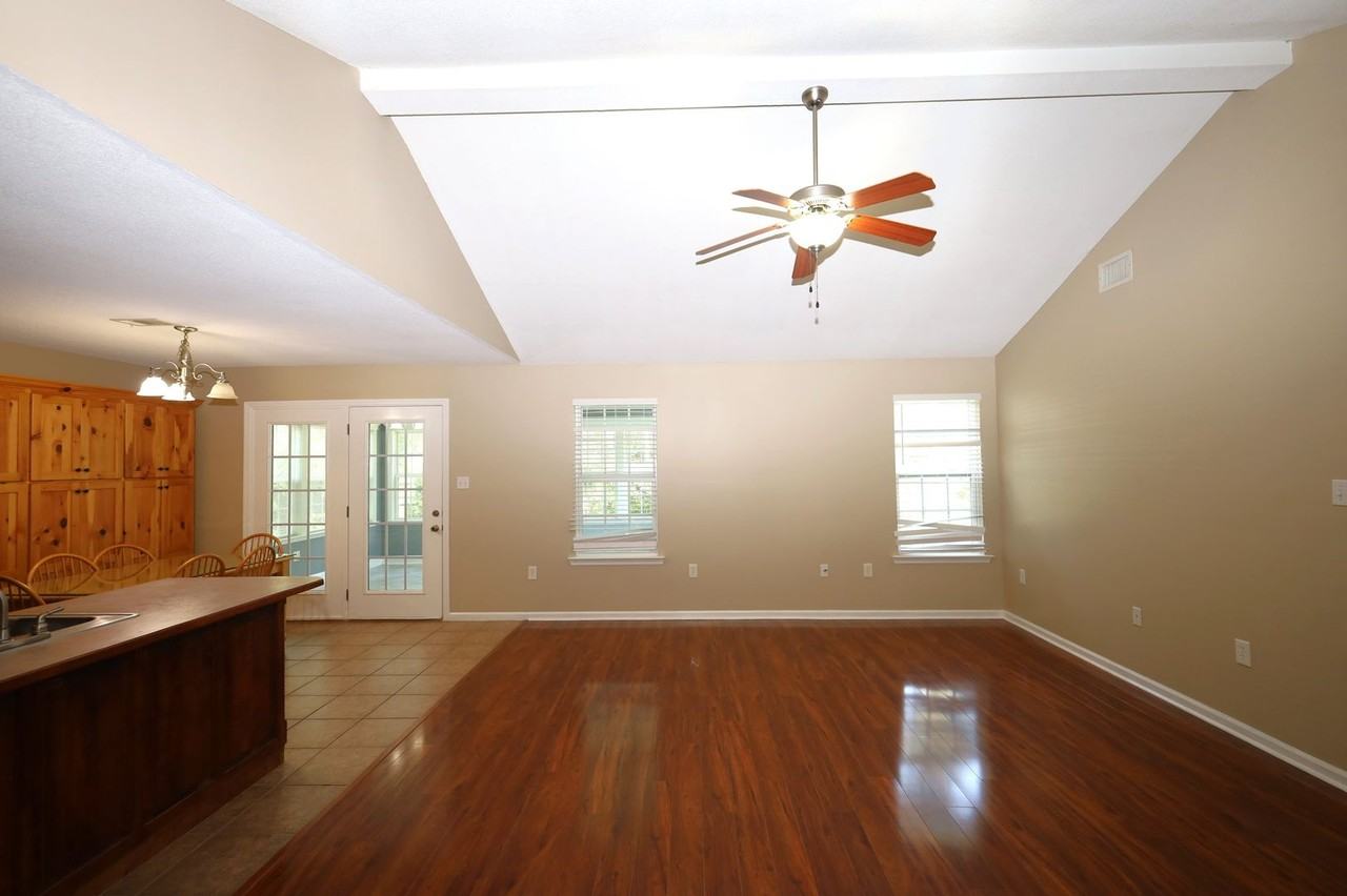 413 Bryson Cir - Photo 4 of 10