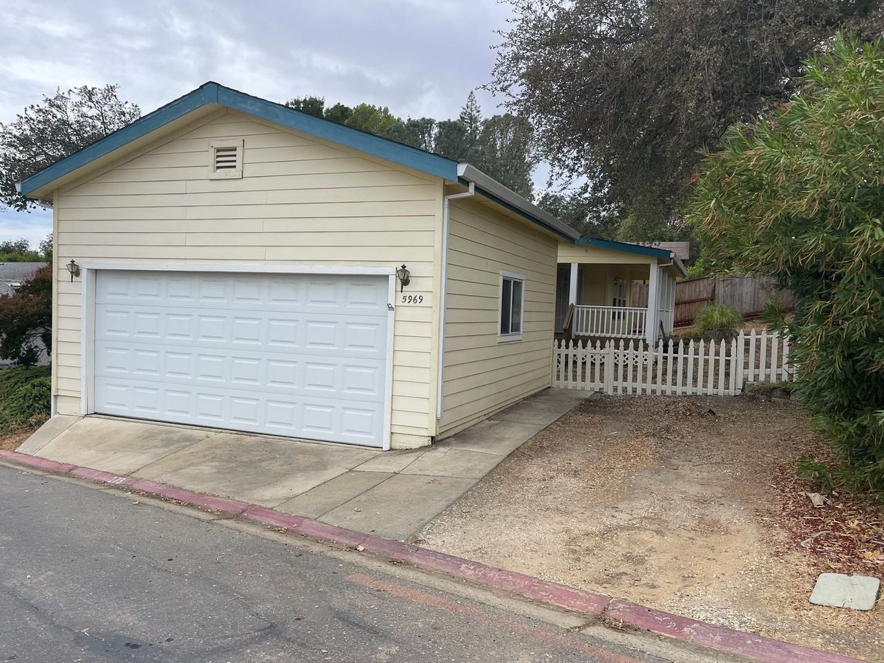 5969 W Park Dr - Photo 2 of 16
