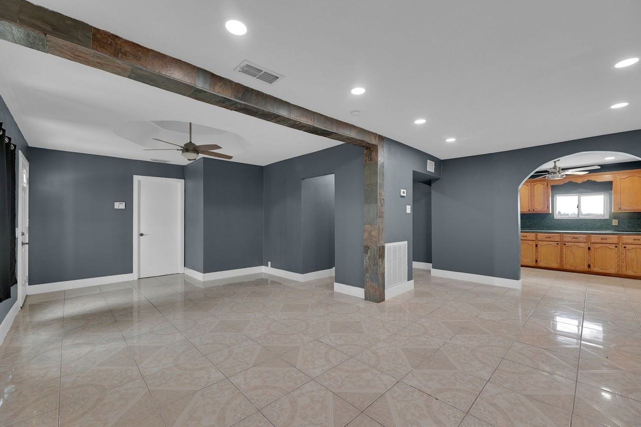 549 Mar Cir - Photo 2 of 18