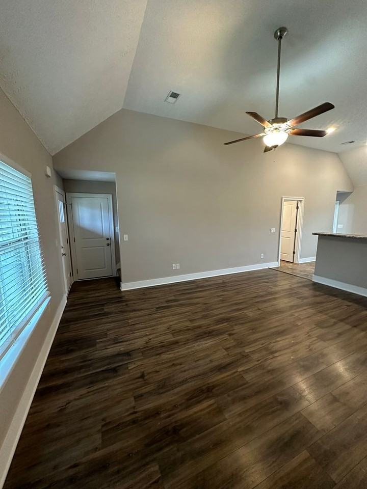 2310 Red Barn Rd - Photo 3 of 30