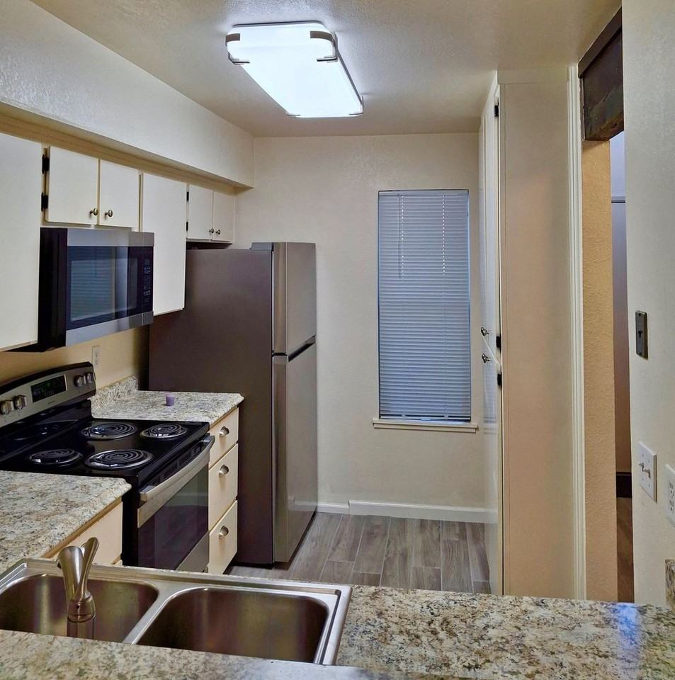 13063 Lincoln Way - Photo 2 of 16