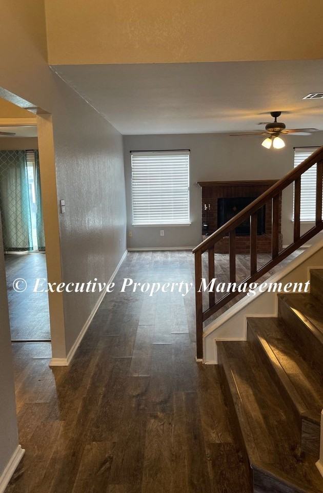 403 Bowen Cir - Photo 3 of 19