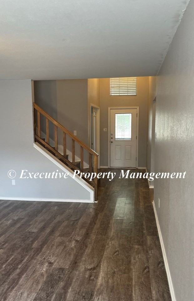 403 Bowen Cir - Photo 6 of 19