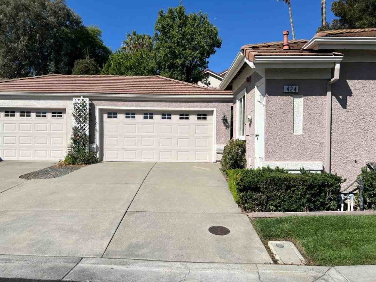 424 Endberg Dr - Photo 2 of 38