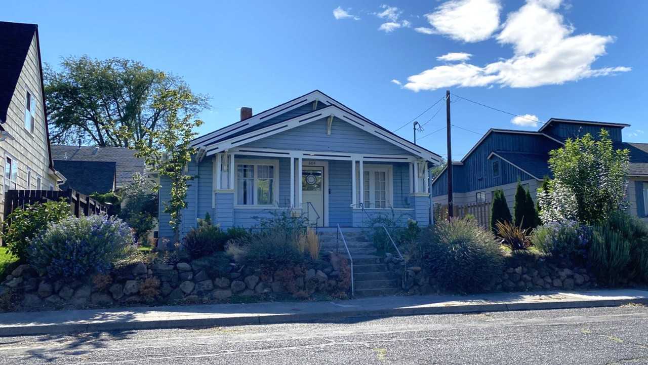 604 W 11th St - Photo 2 of 17