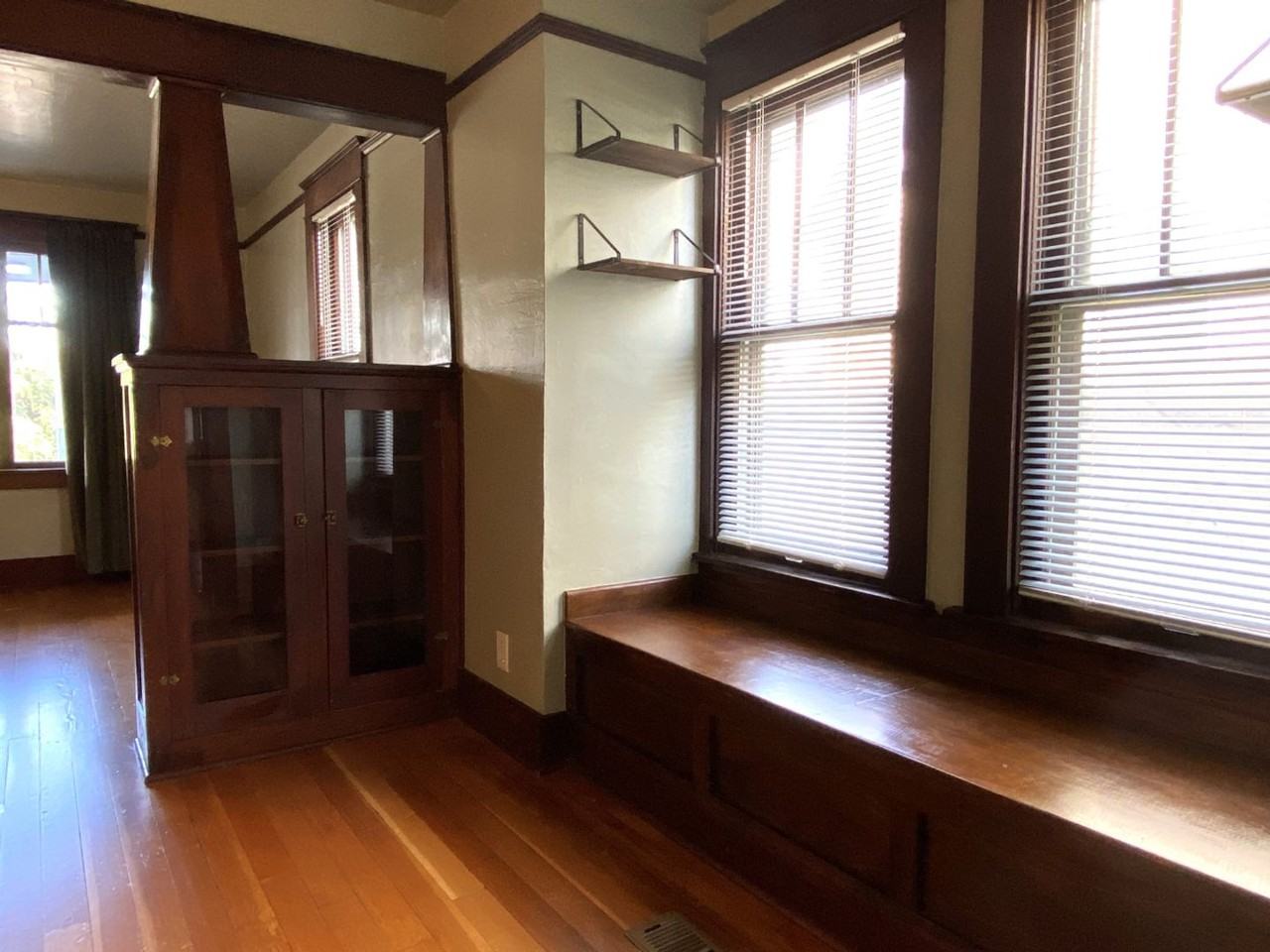 604 W 11th St - Photo 6 of 17