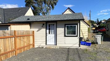 featured image of 604B W 11th St