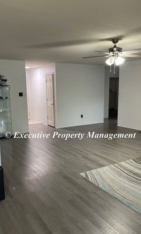 208 Mesquite Cir - Photo 2 of 11