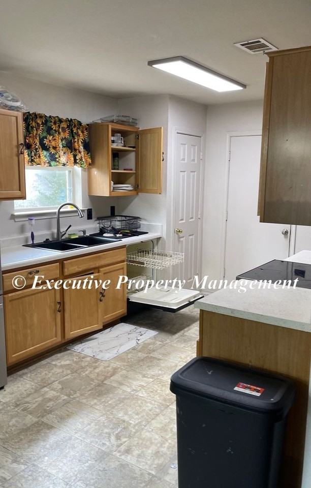 208 Mesquite Cir - Photo 4 of 11