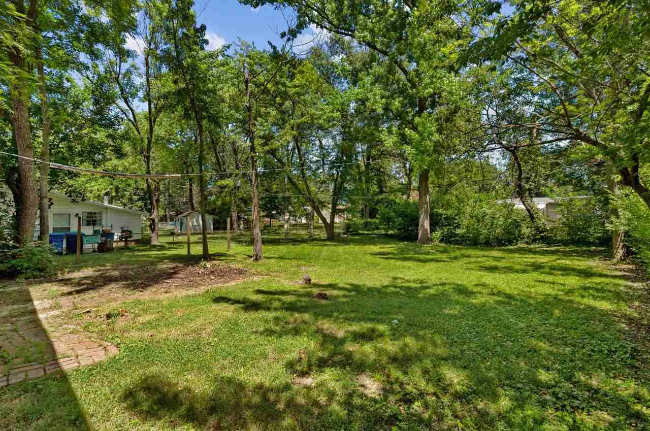 1670 Queens Dr - Photo 2 of 23