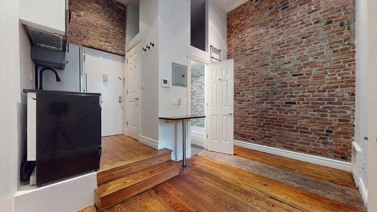 W 14th St #2C - Photo 3 of 4