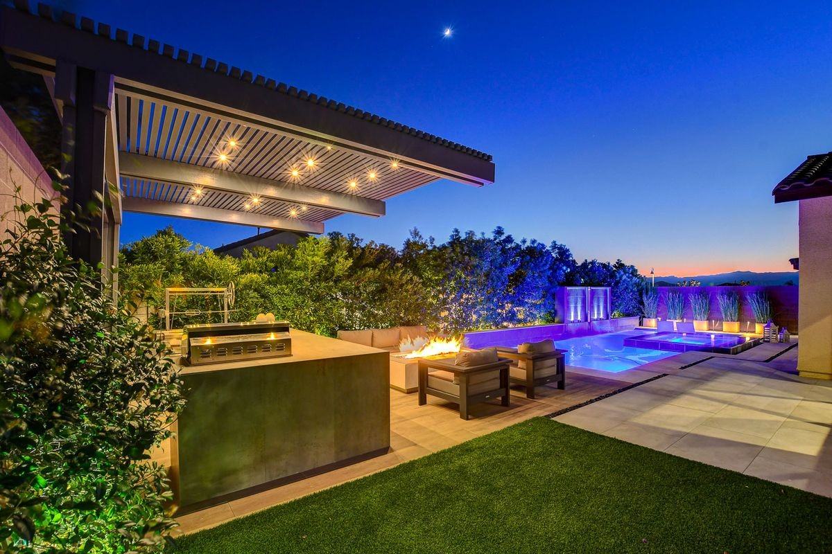 2567 Speyburn Ave - Photo 3 of 25