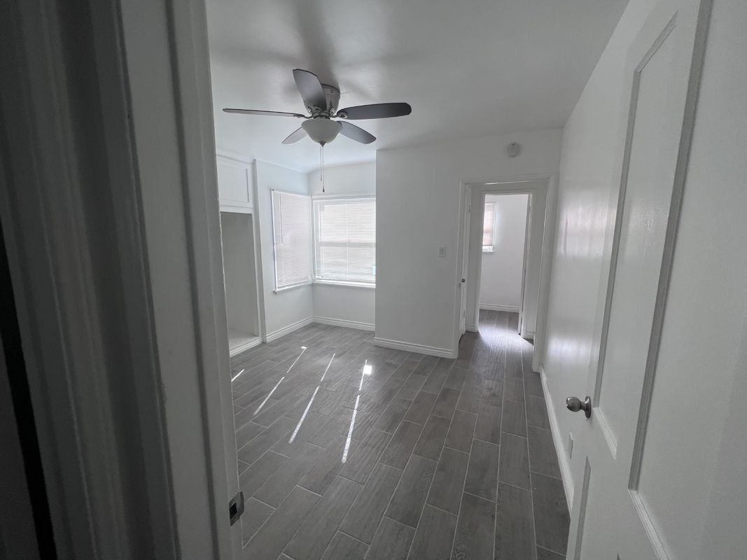 10425 Nichols St - Photo 3 of 8