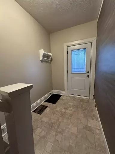 124 Lansdowne St W - Photo 2 of 25