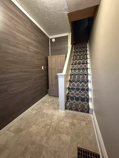 124 Lansdowne St W - Photo 3 of 25