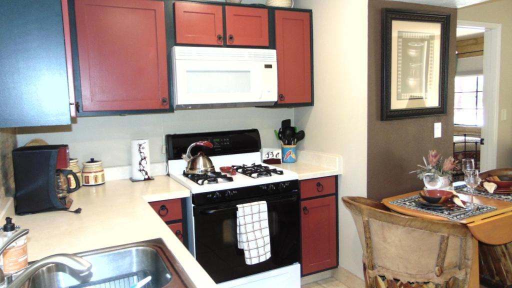 206 S Paseo Quinta - Photo 2 of 14