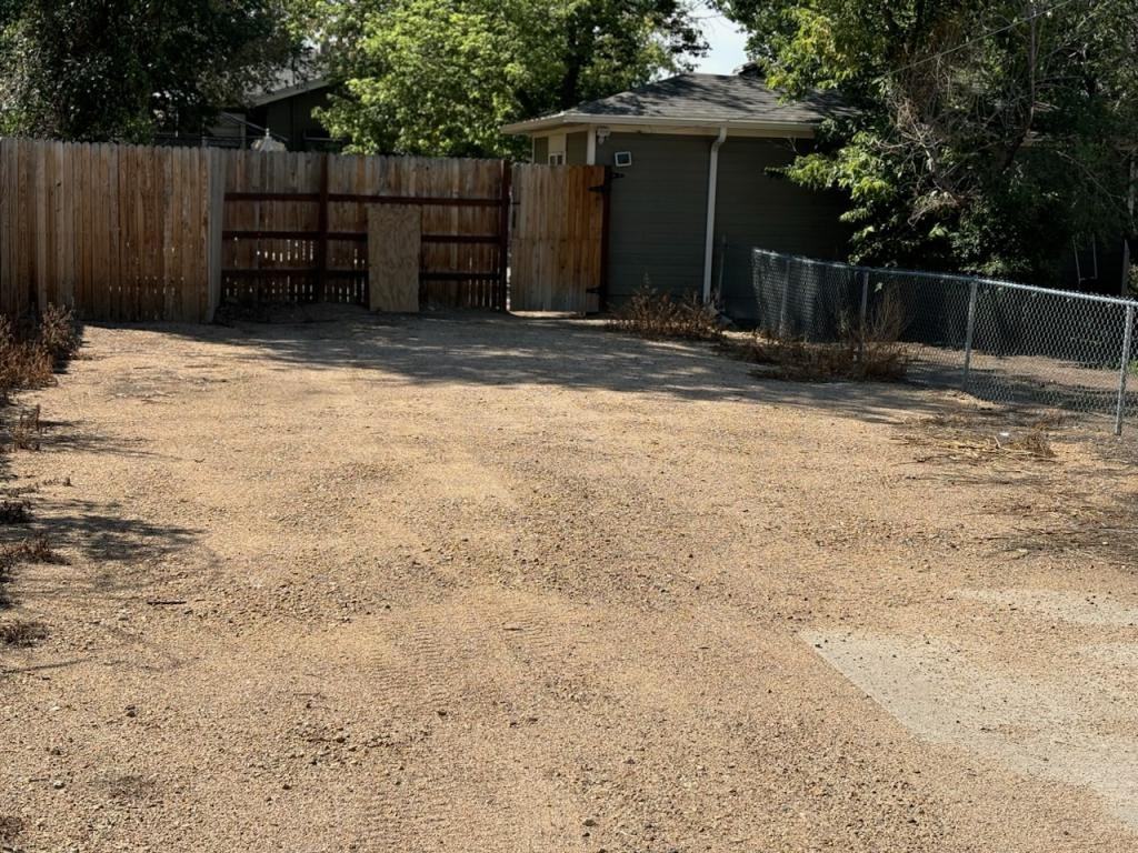 2420 10th Ave - Photo 5 of 9