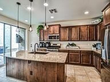 2619 S 107th St - Photo 4 of 16