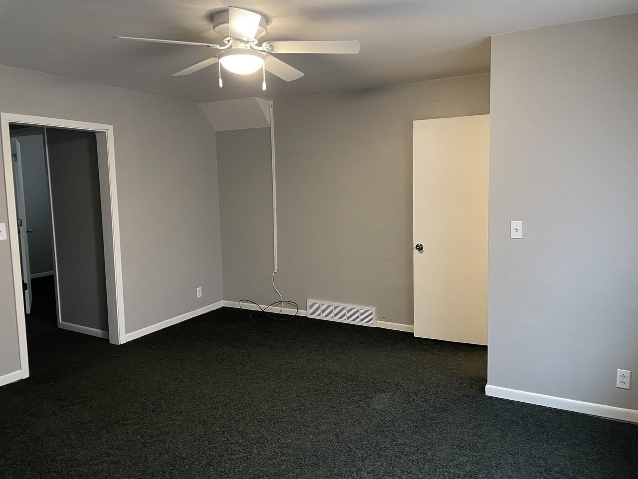 463 W Mark St - Photo 3 of 5