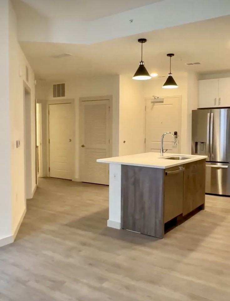 1169 Channelside Dr #2 - Photo 3 of 11