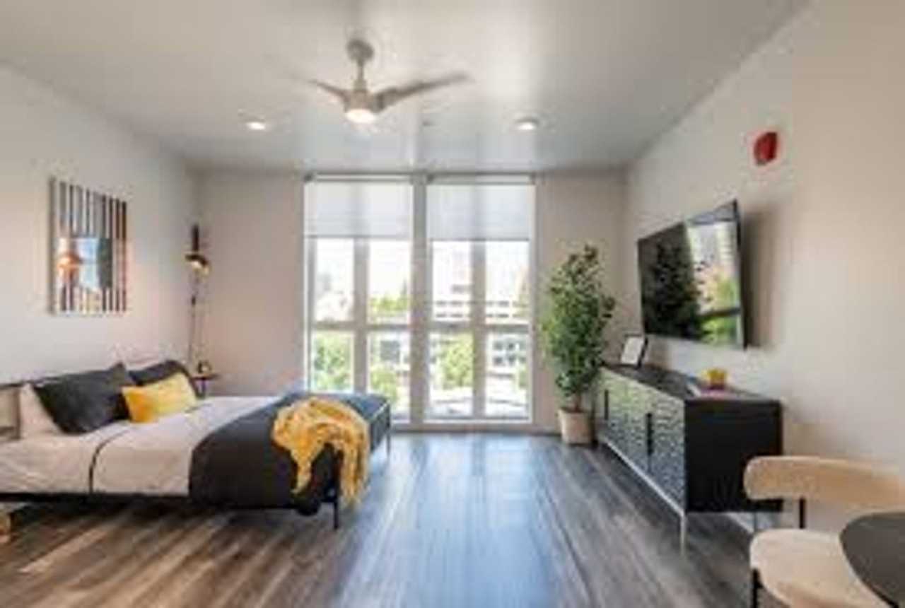 2. 17 Central Apartments - Photo 5 of 13