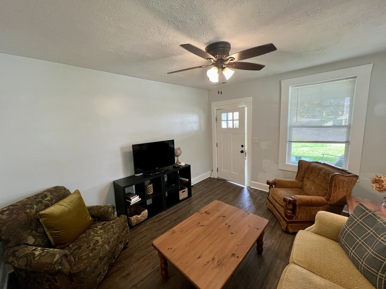 402 E Main St #NA - Photo 3 of 11