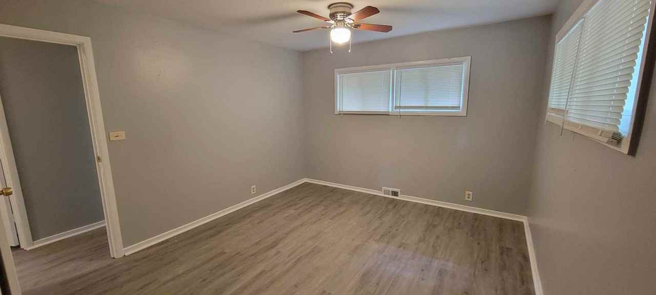 11216 Crystal Ave #NA - Photo 7 of 9
