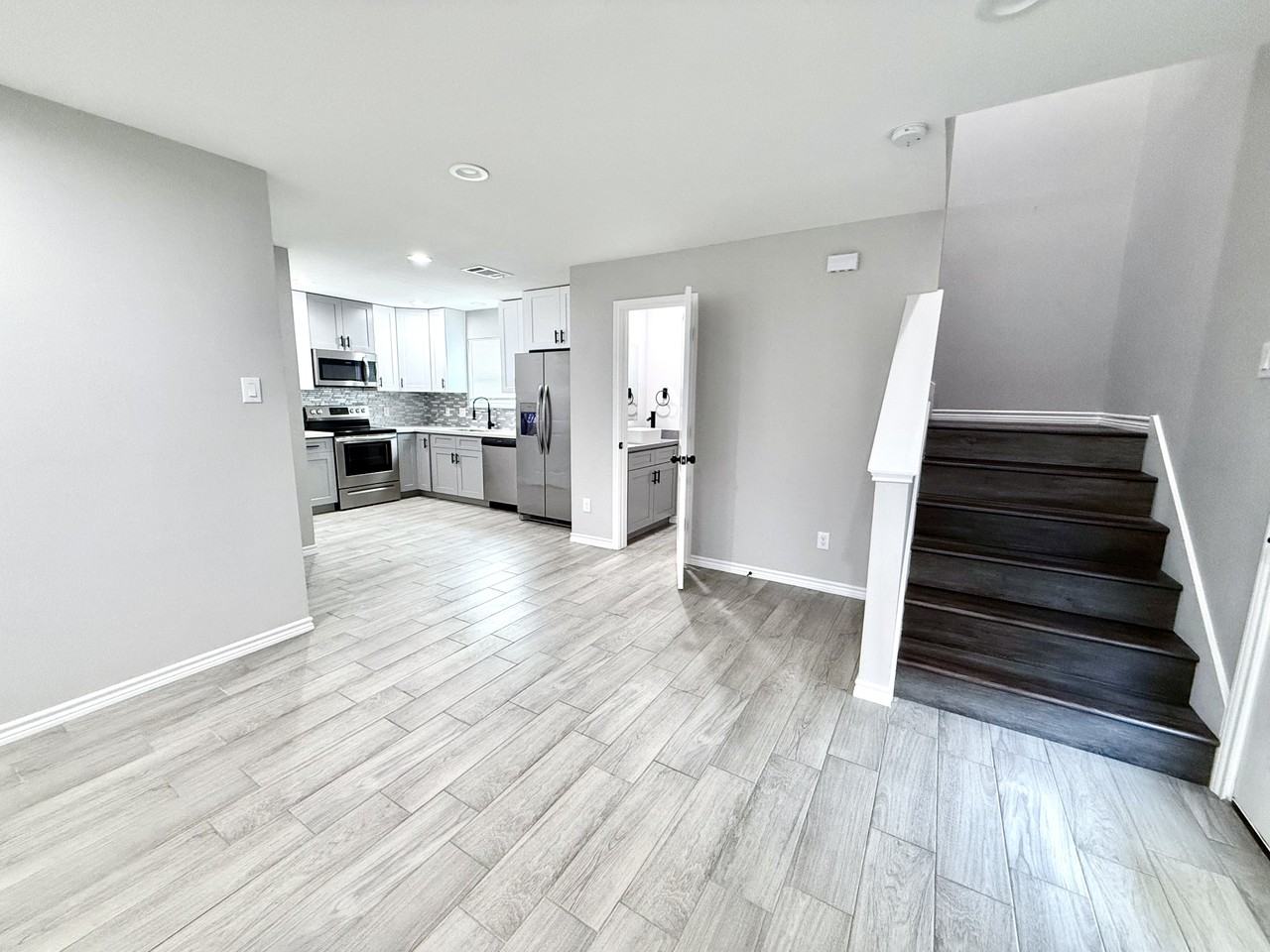 1412 Avenue M #B - Photo 3 of 10