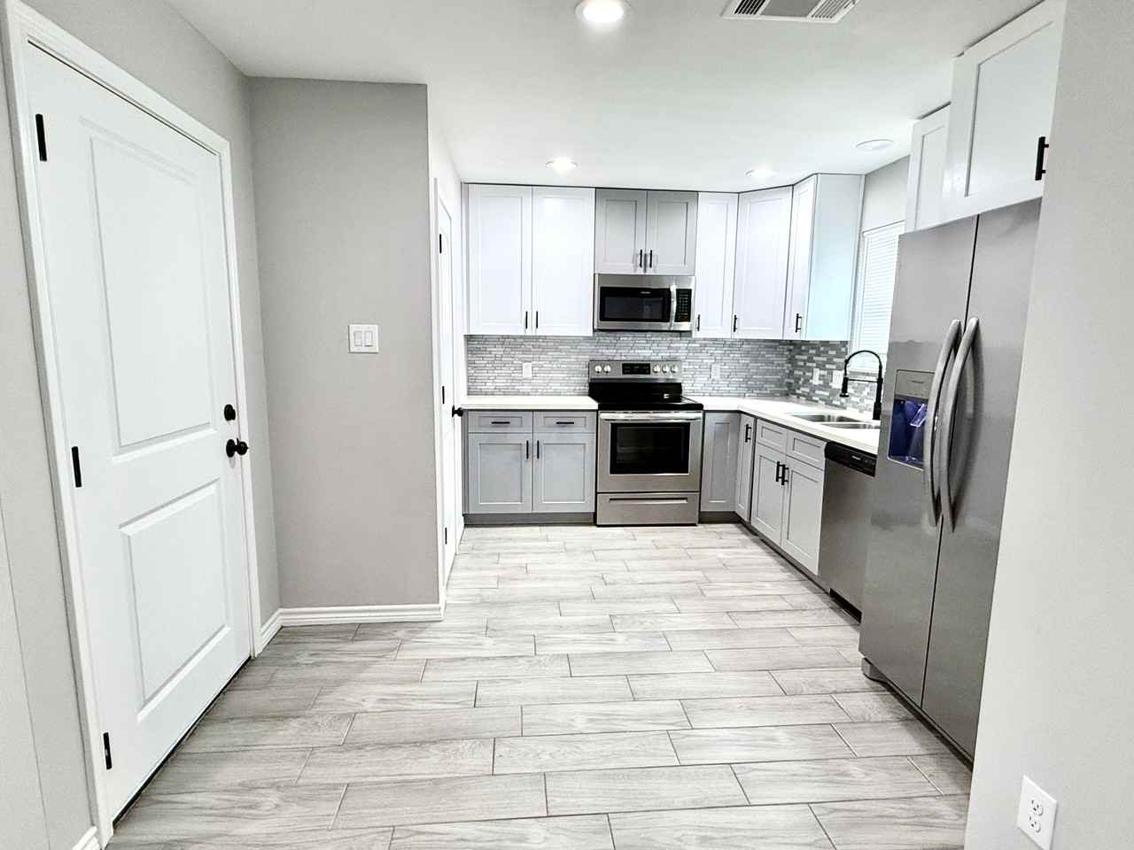 1412 Avenue M #B - Photo 4 of 10