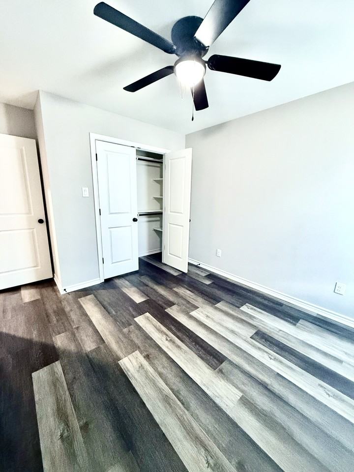1412 Avenue M #B - Photo 7 of 10