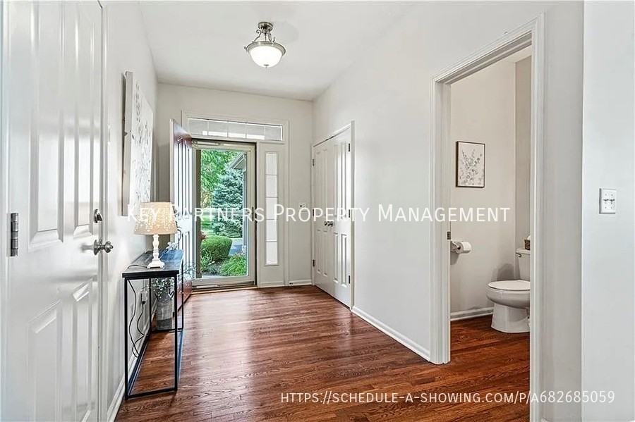 16159 Linden St - Photo 3 of 47