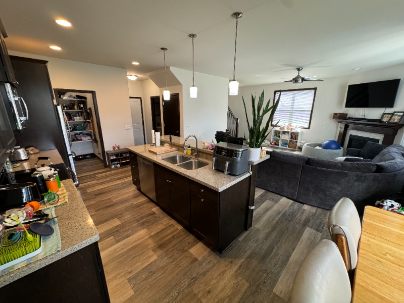 303 S Klein Dr - Photo 3 of 17